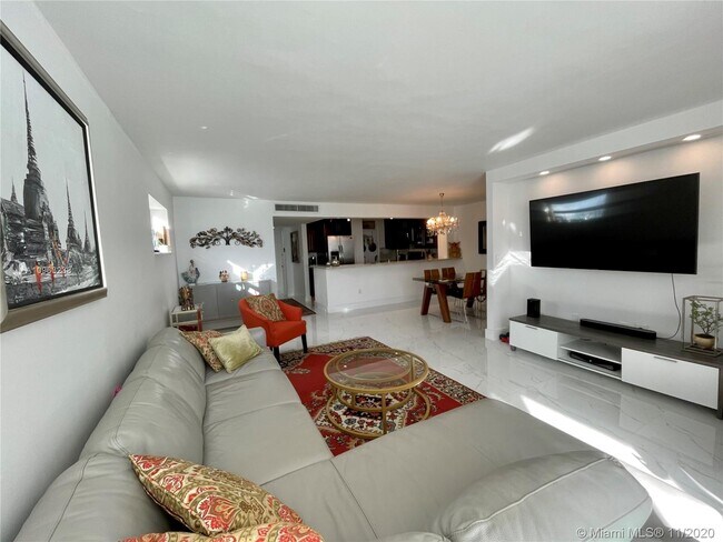 Building Photo - 6450 Collins Ave