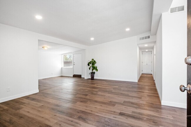 Foto del edificio - Large 3 bed home for Rent