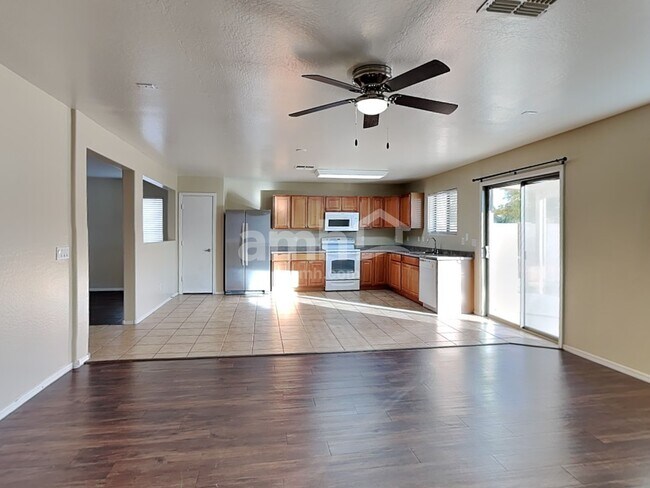 Foto del edificio - 1587 E Anastasia St