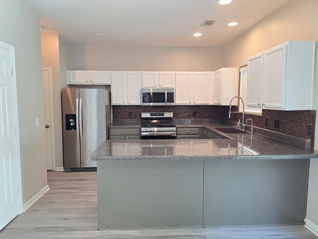 Building Photo - Beautiful 3 bed 2.5 bath available in Rive...