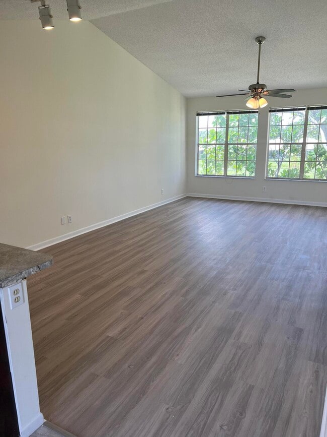 Building Photo - 6300 La Costa Dr