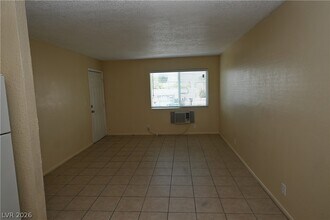 Building Photo - 3021 E Carey Ave