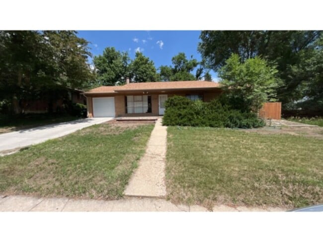 Fantastic updated ranch style home located in Lower Skyway - Fantastic updated ranch style home located in Lower Skyway