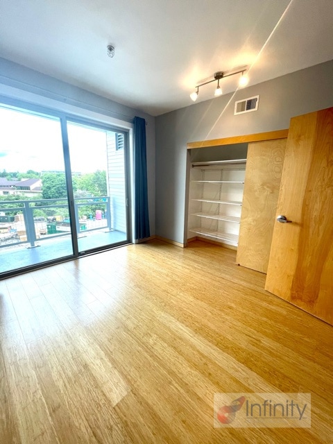 Photo - 12600 SW Crescent St House