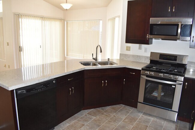 Building Photo - Upgraded Single Story 3 Bed 2 Bath Detache...