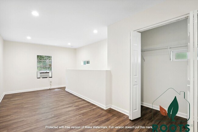 Building Photo - 1626 Mayflower Ave SW
