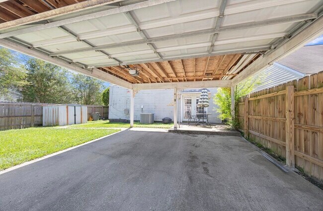 Foto del edificio - 15558 Riverdale Ave E