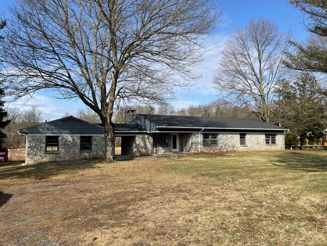 Building Photo - 1131 Ridge Rd