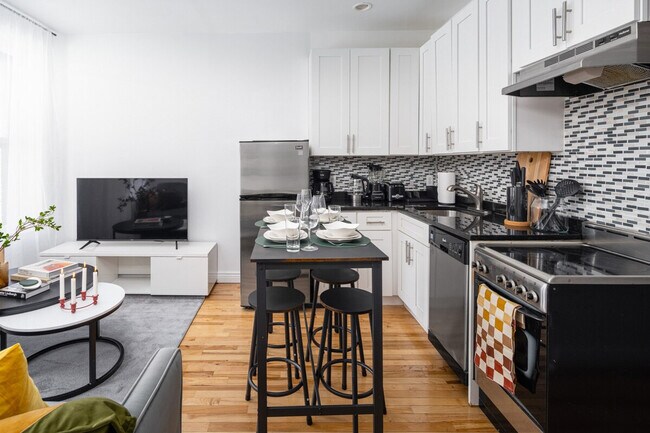 Foto del edificio - 310 W 53rd St