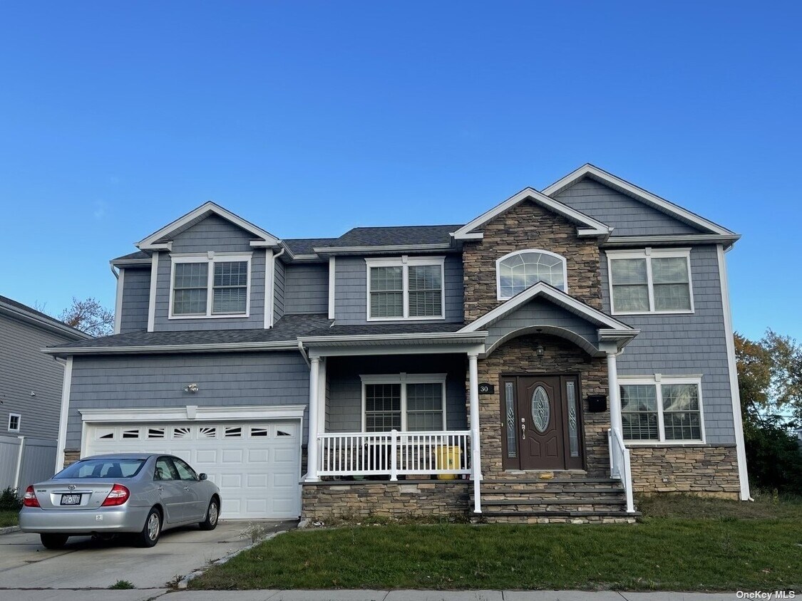 30 Preston Ln, Syosset, NY 11791 House for Rent in Syosset, NY