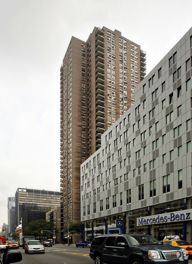 Building Photo - Clinton Towers