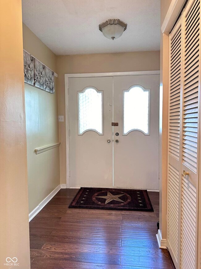 Foto del edificio - 825 Culpeper Ct