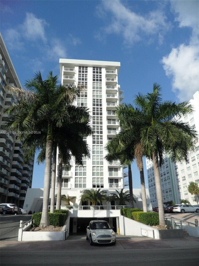 Building Photo - 1228 West Ave