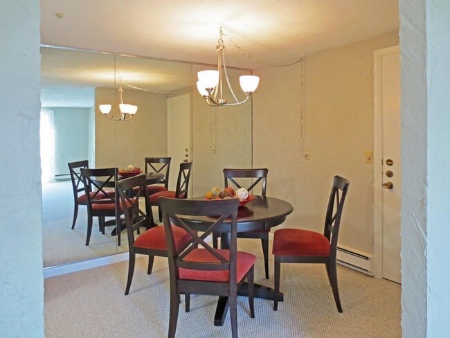 Dinning area - 232 Swanson Rd