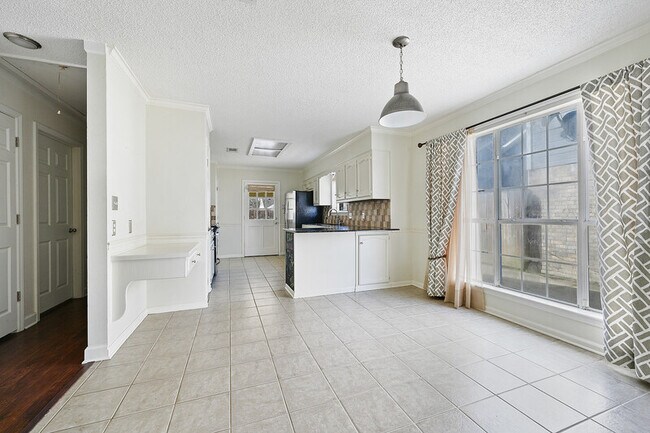 Foto del edificio - 10716 Misty Vale Ave