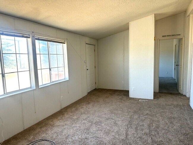 Building Photo - 3-bedroom 2-bath double wide in Southfork ...