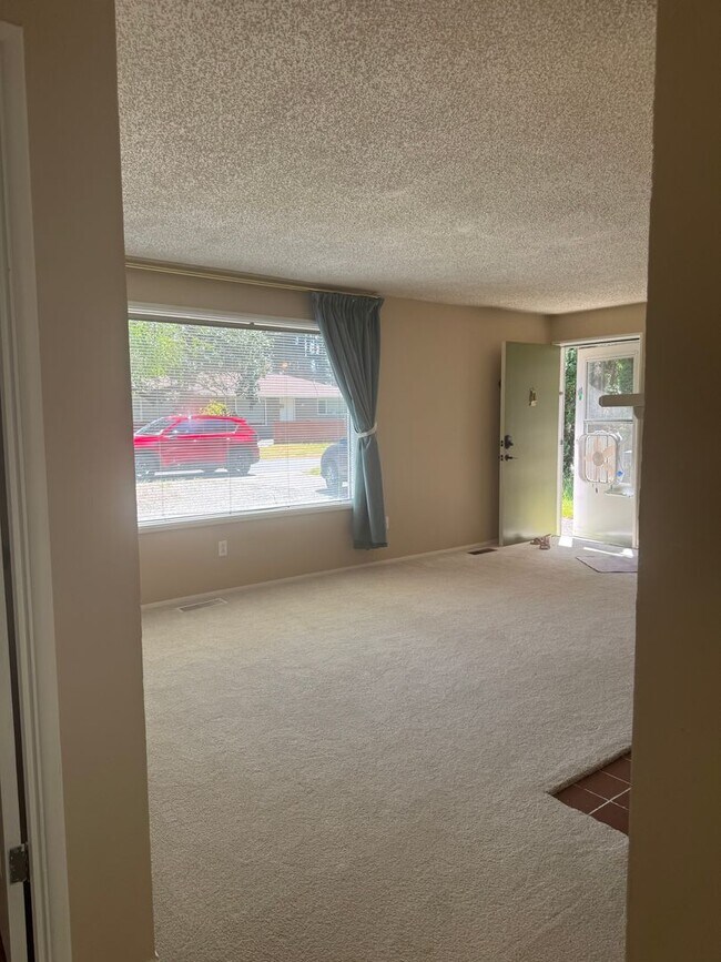 Building Photo - Beautiful 2 bedroom 1 bath Cozy Home for Rent- Minutes from Steilacoom Lake!