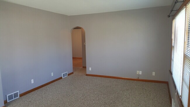 Building Photo - 2034 N Lincoln Ave