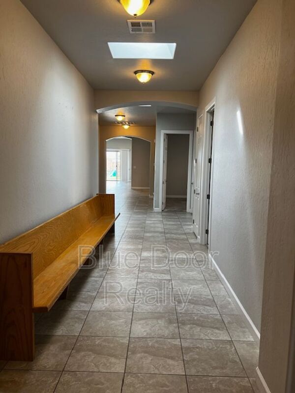 Foto del edificio - 7312 Valle Cantero Ln NW