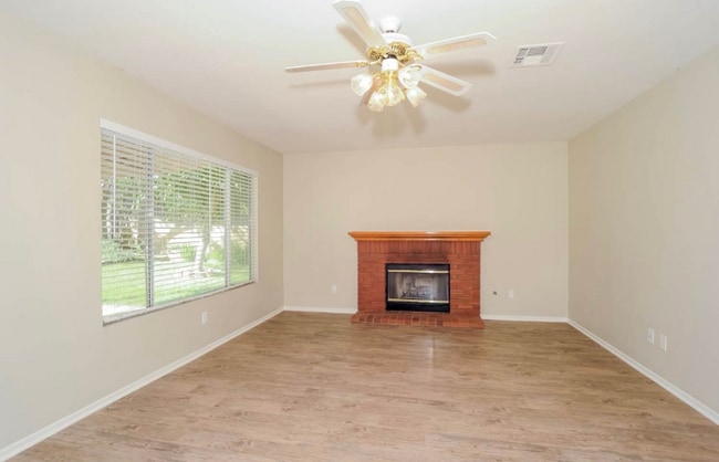 Foto del edificio - 41234 Crispi Ln