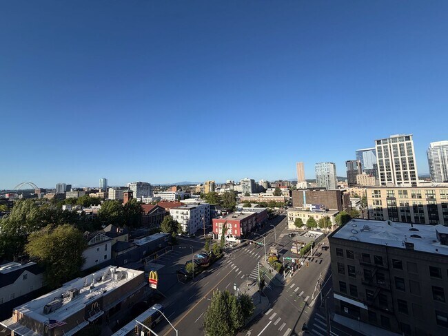Foto del edificio - The Civic - 9th floor east facing studio w/parking/ most utilities/concierge/views