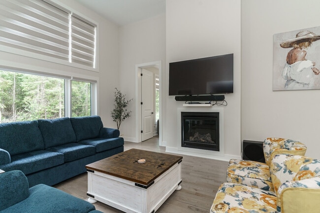 Building Photo - 1054 Greensview Dr