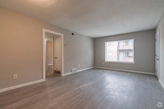 3 habitaciones, 2 baños, 1100 pies cuadrados, sala de estar - Camelot Manor