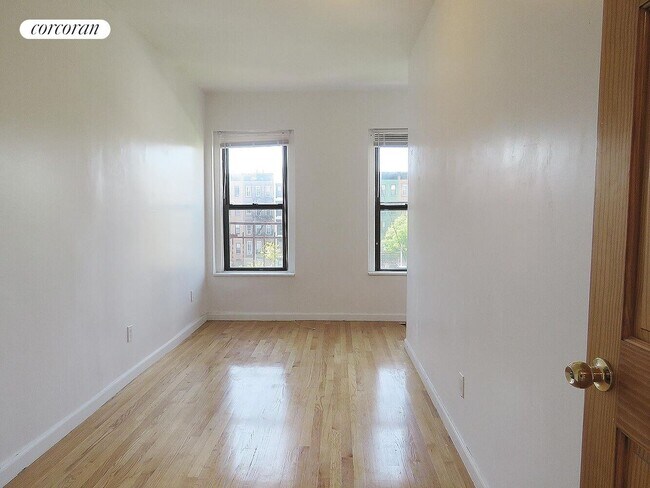Foto del edificio - 178 E 109th St
