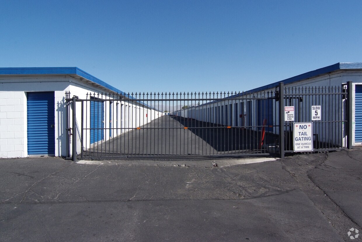Primary Photo - 4500 E Lake Mead Blvd