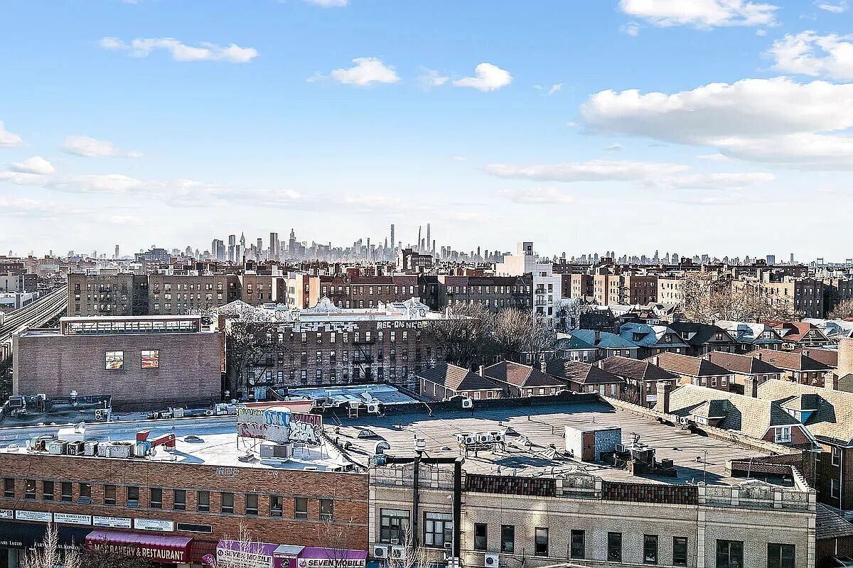 Primary Photo - 91-09 Roosevelt Avenue