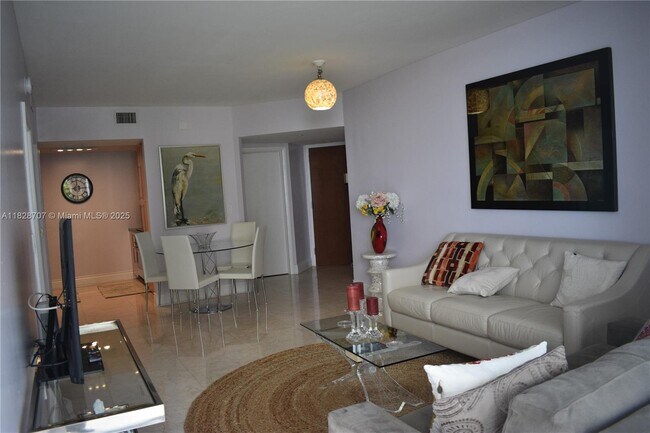 Foto del edificio - 6365 Collins Ave