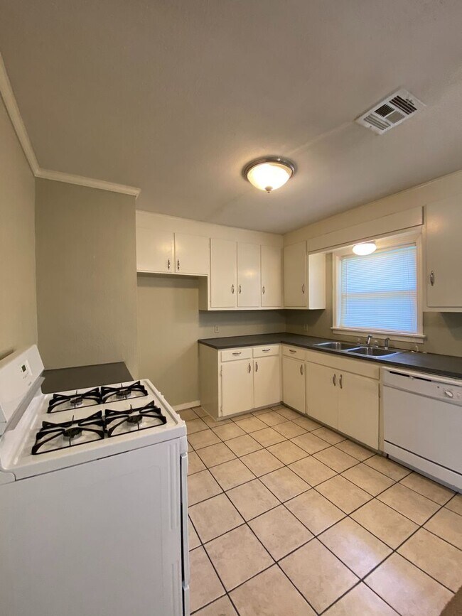 Foto del edificio - Coming Soon: 3 bedroom, 1 bath Home Ready for Move-In!