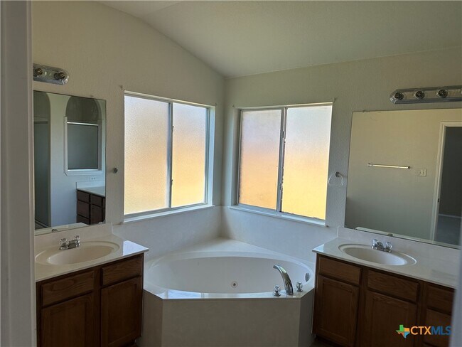 Foto del edificio - 226 Lottie Ln