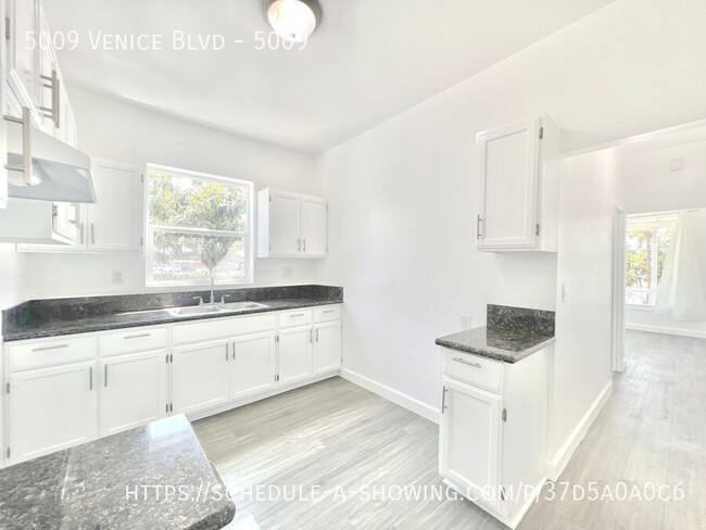 Building Photo - Beautiful newly remodeled “House-style” 2 ...