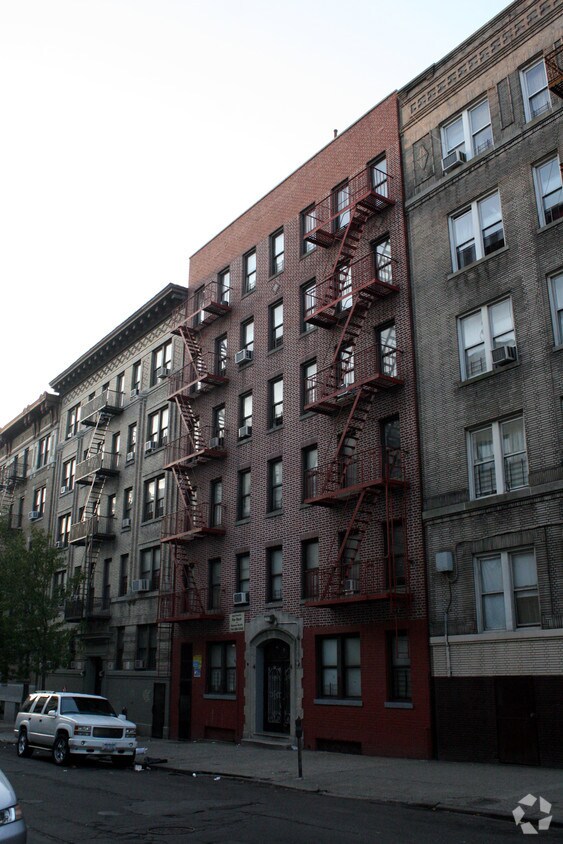 Primary Photo - 58 E 190th St