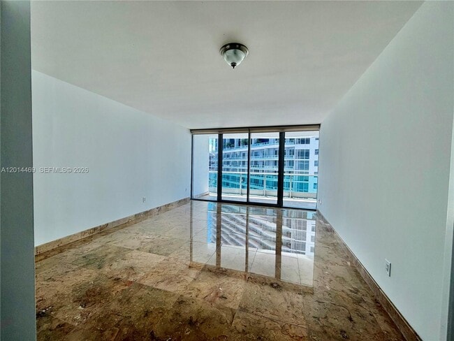 Foto del edificio - 1331 Brickell Bay Dr