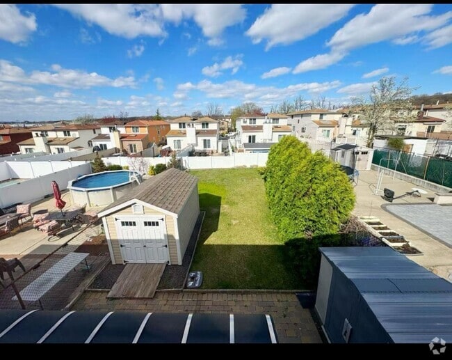 Building Photo - 459 Klondike Ave