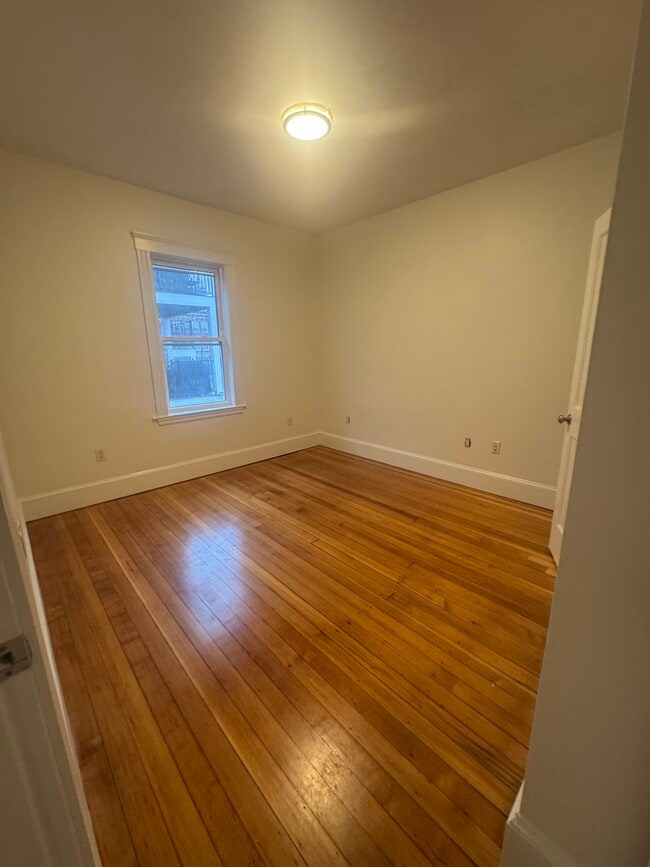 Building Photo - 26 Roseclair St