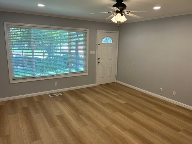 Building Photo - Newly Renovated 3 Bed 2 Bath Antioch Home