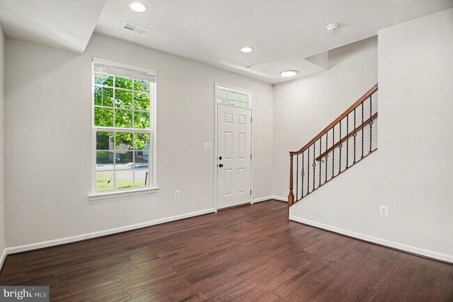 Foto del edificio - 1643 Dorothy Ln