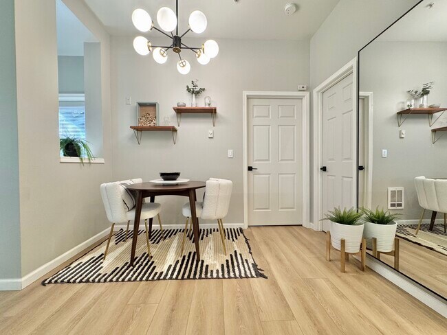 Foto del edificio - 16125 Juanita Woodinville Way NE