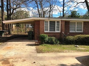 Building Photo - 820-822 S Bonham Rd
