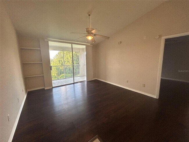 Foto del edificio - 8939 Latrec Ave