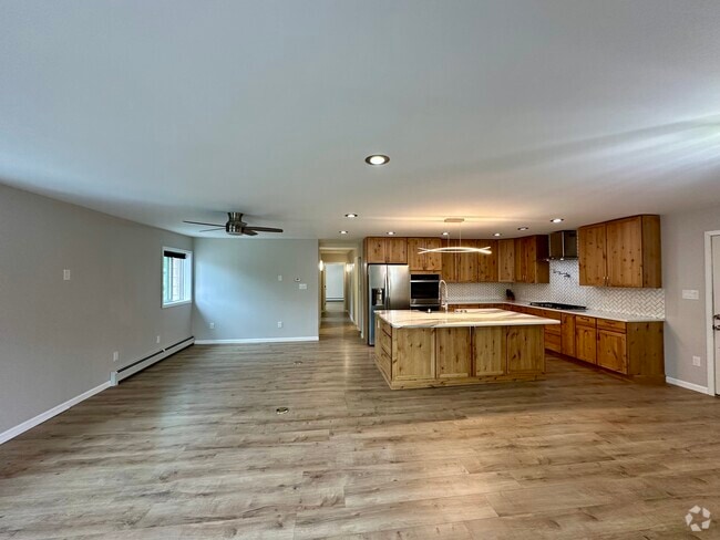 Building Photo - 8825 Runamuck Pl
