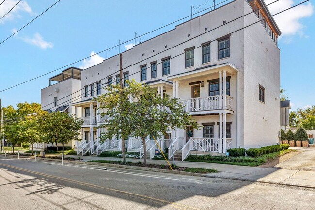 Foto del edificio - Modern living in Salemtown!