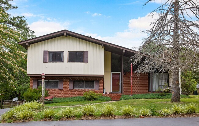 Building Photo - Tranquil 3 Bed 1.5 Bath in Tuckahoe Coming...