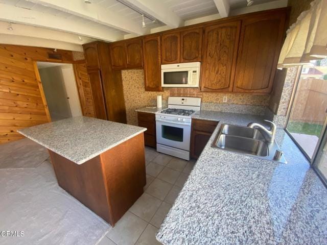 Foto del edificio - 2262 Lyndhurst Ave