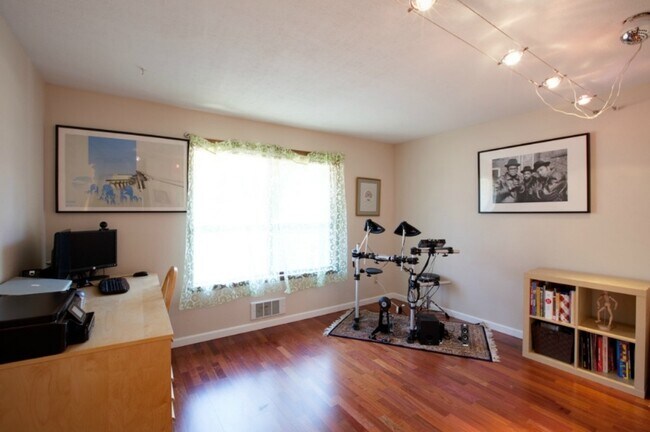 Building Photo - 4415 145th Ave NE