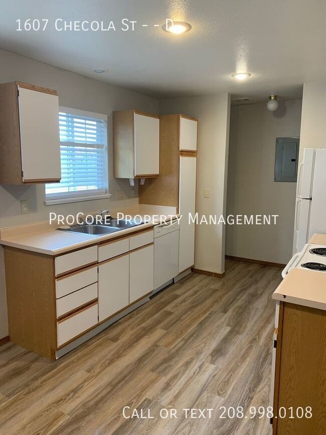 Foto del edificio - 1607 Checola St