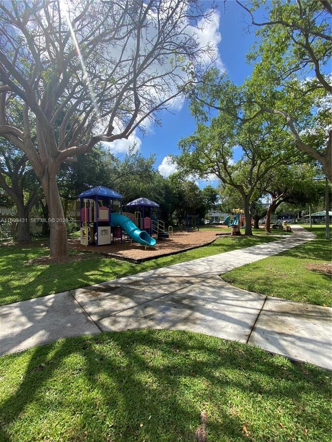 Foto del edificio - 1855 NE 121st St